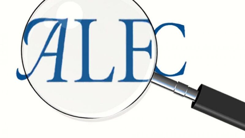 File:Magnifying-glass-alec-900x508.jpg